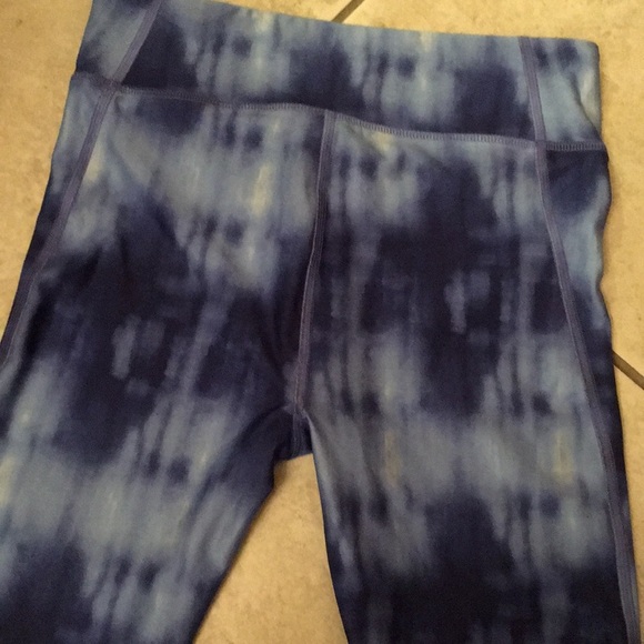 Under Armour yoga capris - Picture 5 of 5